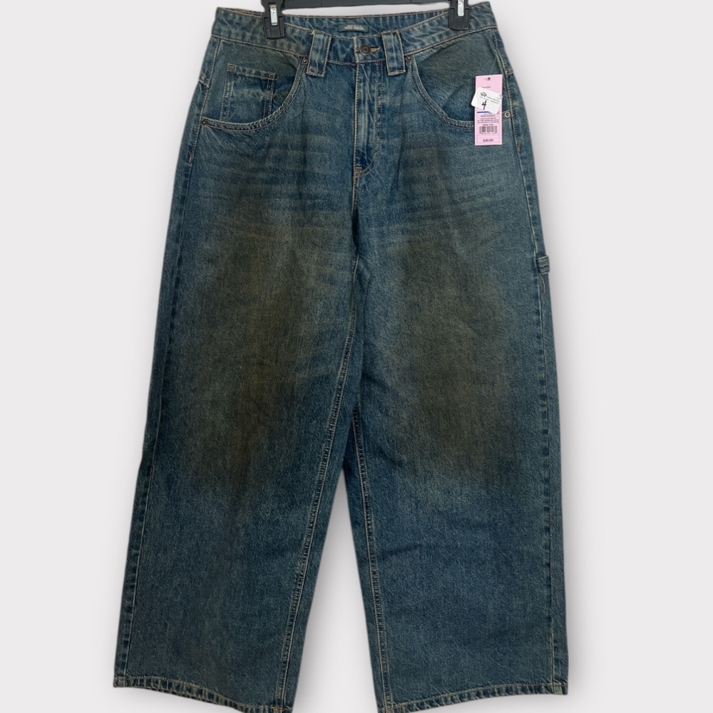 Wild Fable Medium Wash Wide Leg Jeans tag is size 2 but are like a size 8 NWT